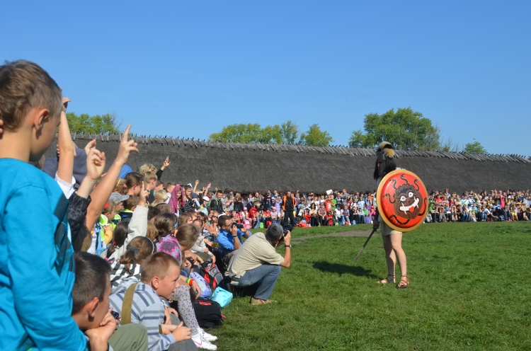 Kinaesthetic Activities with children in Biskupin Archaeological Festival, 2011 (photo Association of Historical Studies Koryvantes)